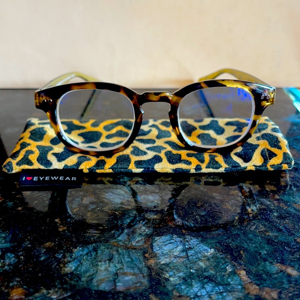 Reader glasses with case leopard print